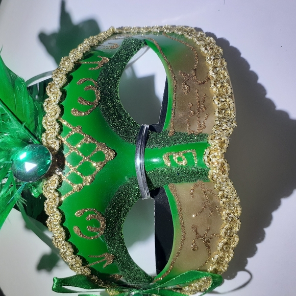 HIS & HER'S MASQUERADE SET - Picture 11 of 11